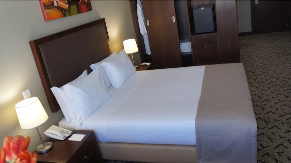 Skyna Hotel Luanda Exterior photo